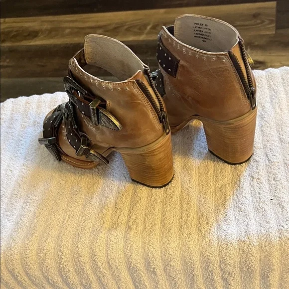 Freebird Brown and Tan Heeled Sandals - Picture 2 of 3